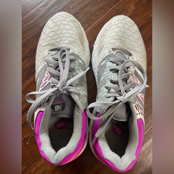 New Balance Fresh Foam Vongo v3 Women's Purple and Gray Running Shoes-Size 9 - Picture 6 of 9